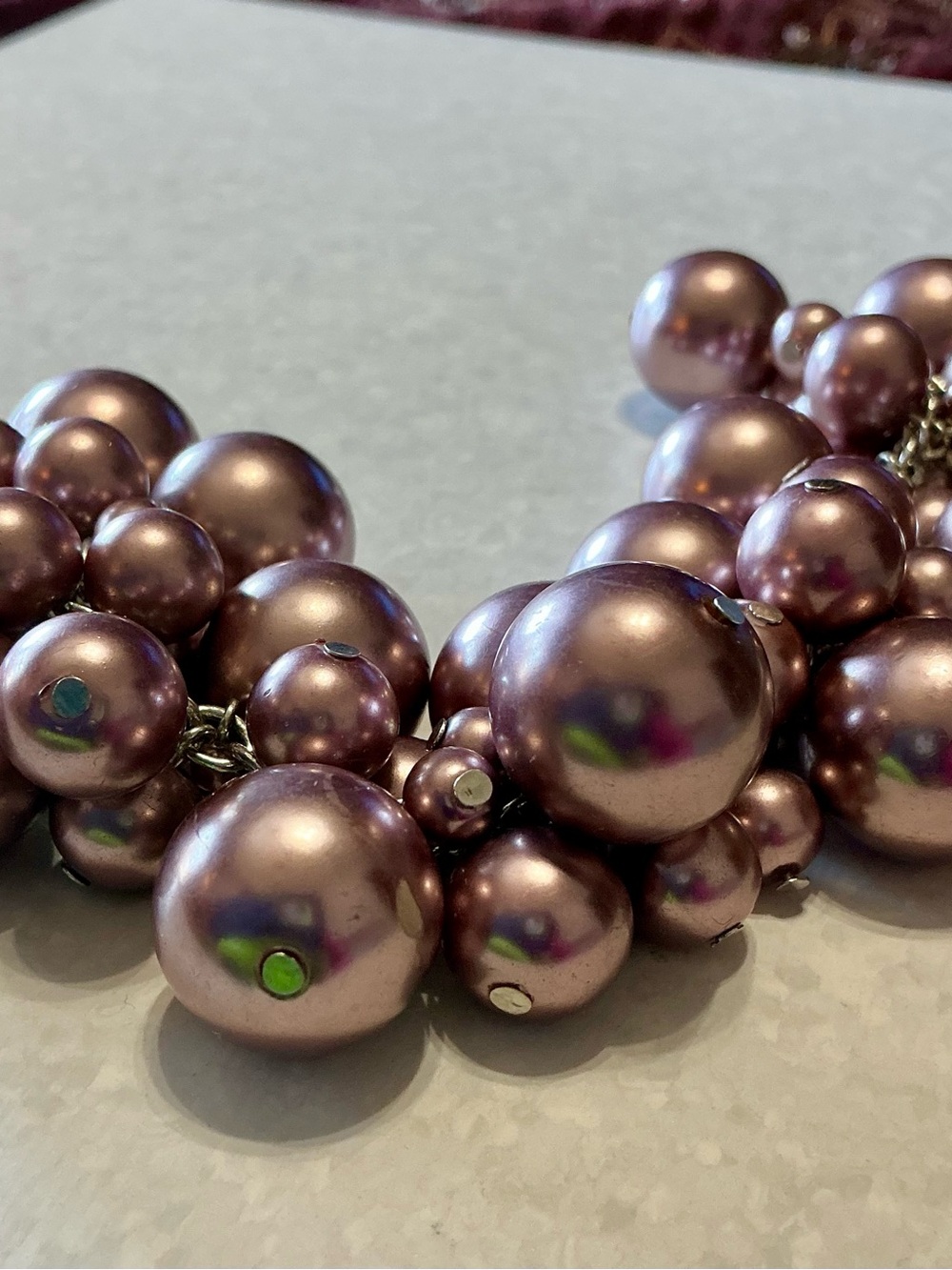 Vintage Pearlescent Mauve Chunky Bead Bracelet Charm Cha Cha Dangle MCM SZ 6.75 - Picture 2 of 8